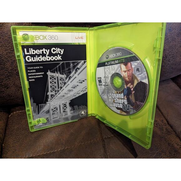 Grand Theft Auto IV ( 4 ) (Xbox 360, 2008) Liberty City Guidebook Included - Picture 2 of 5